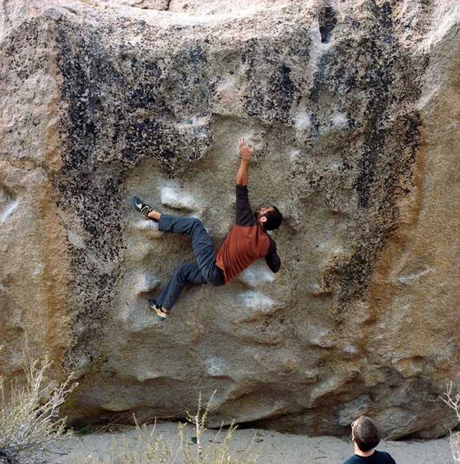 Sean Mee climbing Seven Spanish Angels in the Buttermilks, Bisho